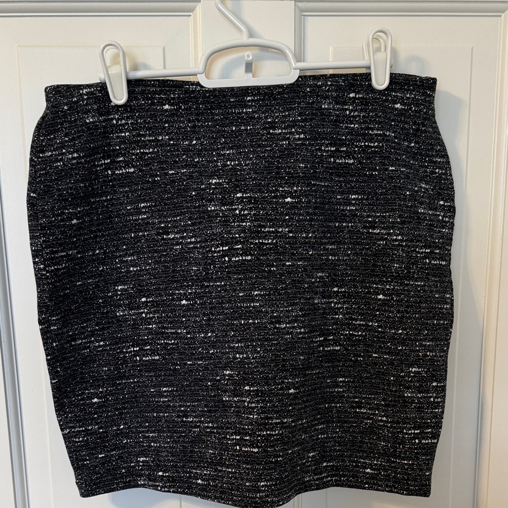 Old Navy Black and White Pencil Skirt